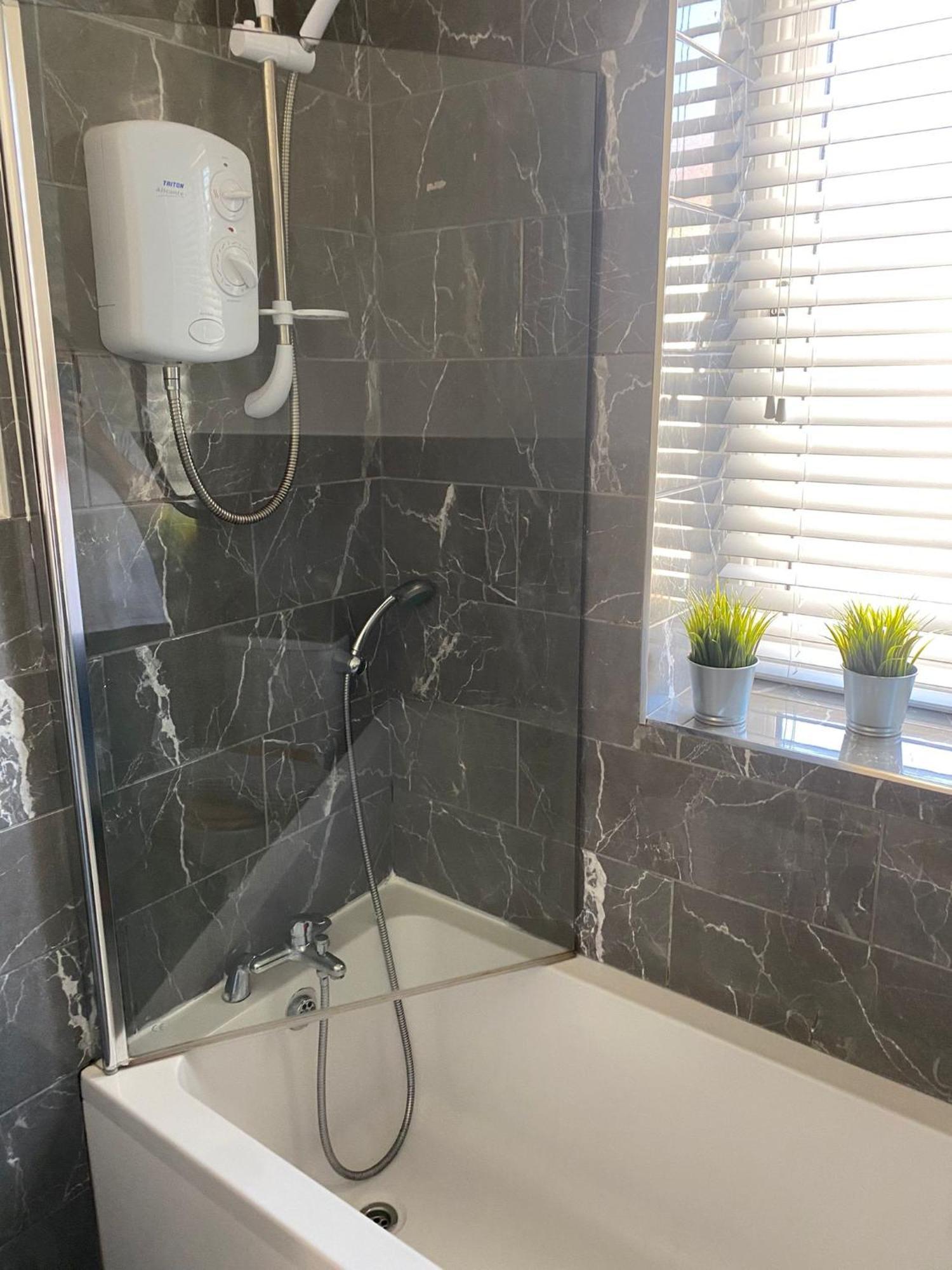 Spacious 2 Bedroom Apartment Liverpool Dış mekan fotoğraf