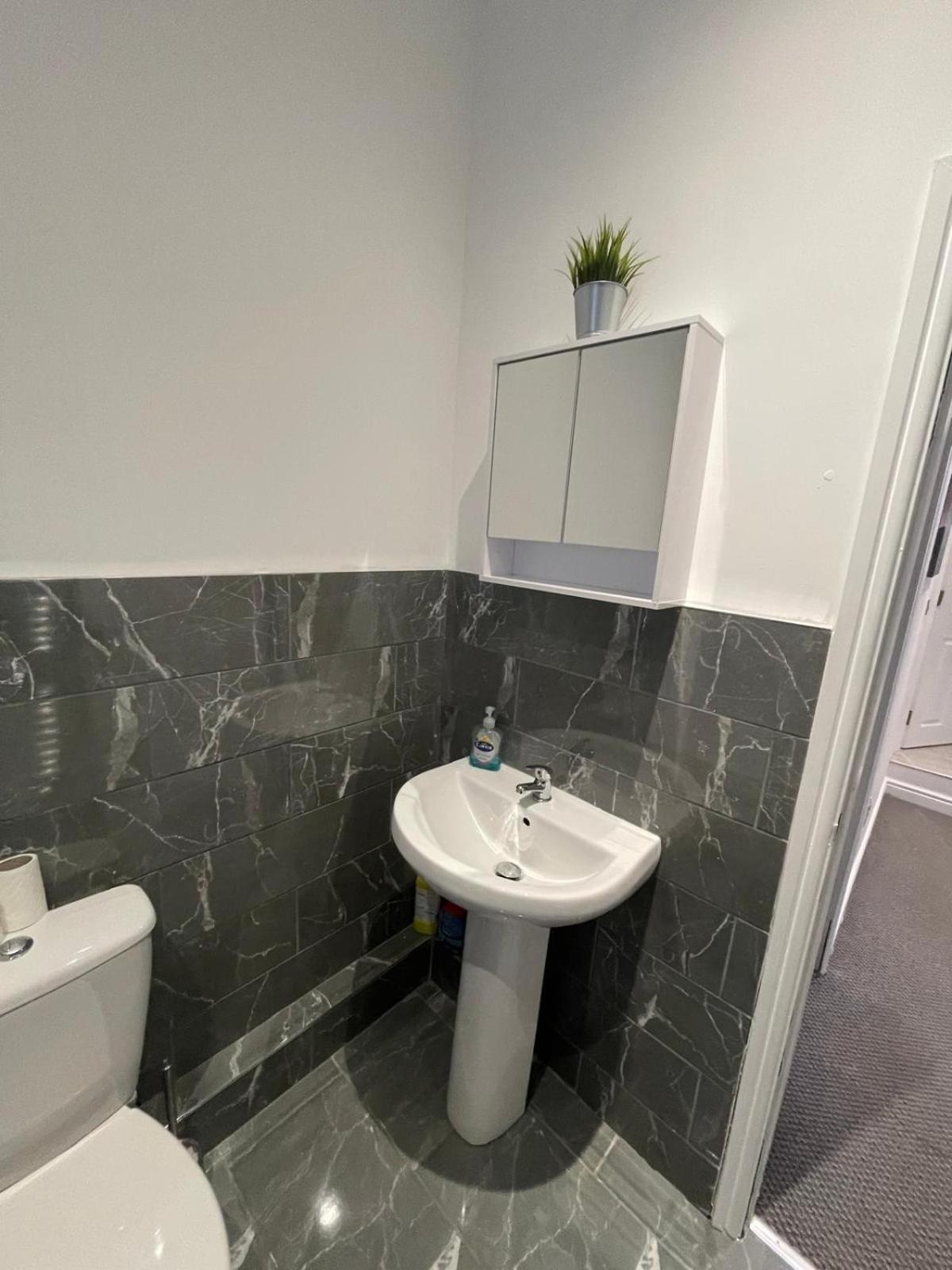 Spacious 2 Bedroom Apartment Liverpool Dış mekan fotoğraf